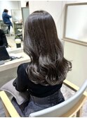 透明感たっぷりグレージュ × 艶巻きセミロング