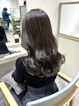 ラベスト キョウト(LOVEST) 透明感たっぷりグレージュ × 艶巻きセミロング