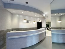 アース 大曽根店(HAIR&MAKE EARTH)の雰囲気（自然光がよく入る明るい基調の店内です♪/髪質改善/ブリーチ）