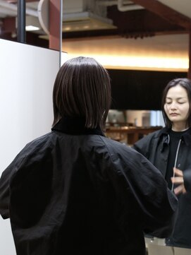 アナンダ(ananda) 暗髪ボブ。