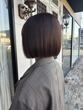 カムジーヘッド(COMEGHEAD) 収まりの良いミニボブ