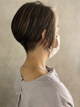 ザビー(THE B) 千葉美容院×本八幡×ハイライトショート×白髪ぼかし
