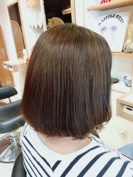 アウラニヘアーリゾート(AULANI Hair Resort) ツヤツヤグレイカラー[日野/日野駅/豊田/八王子/立川]