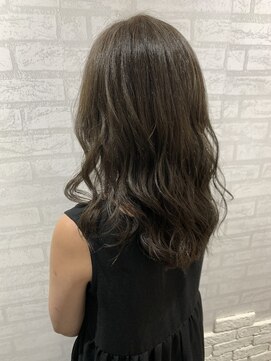 ジーナ 新宿(Zina) カーキアッシュ　【Zina  新宿　浅尾優佳】