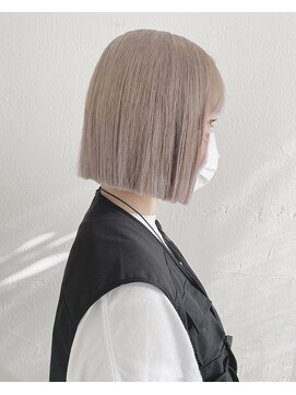 ネフ(NeF) くすみホワイトミルクティグレージュのミニボブ☆