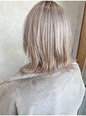 【ブリーチカラー】ホワイトベージュカラー　ミディアムボブ