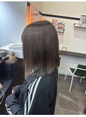 暗めグレージュ