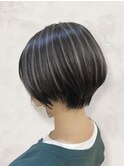 ハイライト前下がりショートアッシュグレージュウルフボブ