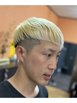 ピシャッとニ代目銀二郎 金髪ヘアー