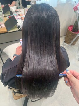 ファムバイアヴァンス(Femme by AVANCE.) シルキーブラックストレート