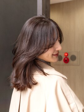 メラク 渋谷(Merak) 【仕事中も可愛い】ふわっと大人上品に動くミディアムレイヤー