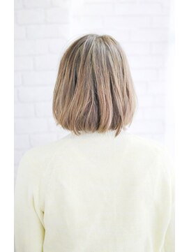 フォーハウス プラスエヌ(FOURHAUS +n) 20代30代40代 無造作とろみボブ【草津】