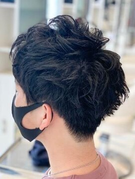 ミーティア バイ クアトロ(Meteor By QUATRO) 黒髪×メンズショート