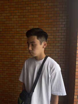 ウェルネス(Wellness) フェード、高校生カット、サイドパート