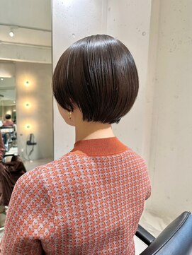 ラミ(L'ami) 大人ぱっつんボブ/襟足すっきり収まるミニボブ