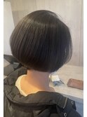 透明感グレージュ丸みショートボブ