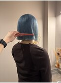 ケアブリーチホワイトブルー切りっぱなし前下がりヘイリーボブ