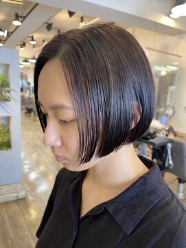 ヴィサージュバスク(VISAGE ba.s.k) 透明感×艶感が魅力の暗髪ボブスタイル