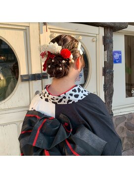 アズグロウヘアー(AS GROW HAIR) チェリーブラウン華やかアップ × パール＆和花アレンジ