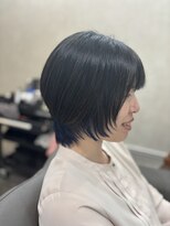 アキコ(AKIko)&nbsp;大人可愛いコンパクトボブ×ネイビーブルーのインナーカラー