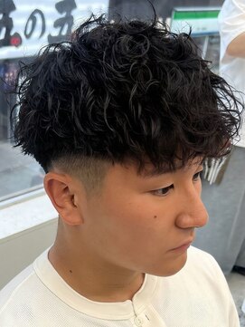 ジーニー 新百合ヶ丘(Genie) フェザーパーマサーフカール刈り上げセンターパート