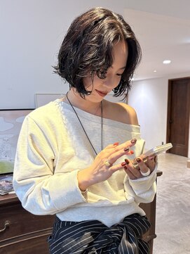 ヘアーアイストゥーレ(HAIR ICI TRE) ボブパーマ　ダークグレー　ニュアンスパーマ　癖毛風アンニュイ