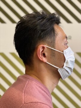 バーバーバー 千葉(BARBER-BAR) スーツにもカジュアルにも合わせやすいツーブロックスタイル