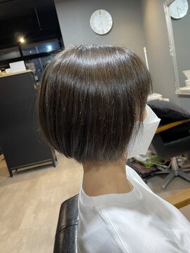 カーム(calm) ブルーアッシュショートボブ