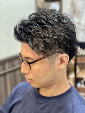 ミリオンバックス 上野(Million Bucks) アップバングツイストスパイラルパーマ【スキンフェード】