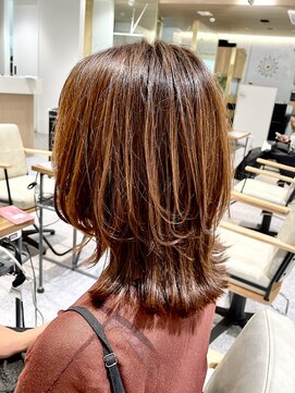 ゼストララ(ZEST Lara) 【YUICHI】ミディアムくびレイヤー× 艶カラー 【吉祥寺】