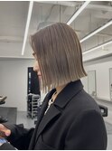 切りっぱなしハイトーンボブ/グレージュ/大人ボブ