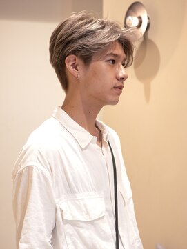 ネロ ヘアサロン ネイビー 渋谷(NERO HAIRSALON NAVY) 【 木田琴美 】センターパート　メンズ　ブロンドヘア