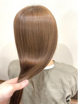 シープ(Sheep)の写真/髪を触るとザラザラする。ツヤがない。縮毛矯正をしてもすぐ戻ってしまう。そんなお悩みはsheepで解決！