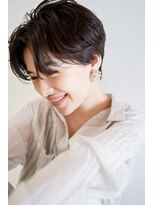 イーズ(e's) 《e's中目黒/代官山美容室》センター分けショート×毛先パーマ