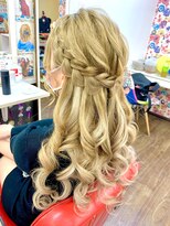 ヘアセットアップス(UP's)&nbsp;人気のシンプルシリーズ￥1650♪『両サイド編み後ろ止め＋コテ』