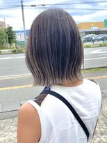 エトランジェ(Etrange)&nbsp;グレージュハイライトボブ/外ハネ/小顔