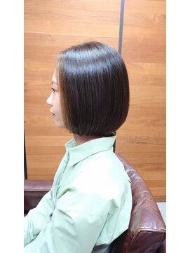 モスト ブリヤン(MOST BURYAN) 顔周りデザインカラー×20代おとなっぽまとまりボブ