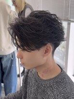 リヴ オオサカ(LIV OSAKA)&nbsp;センターパートフェザーパーマフェザーショート刈り上げコンマ