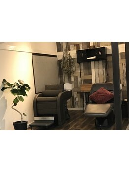 ブラッシングと指圧でほぐしながら、頭皮ケアと汚れを浮かして日々の疲れもスッキリ！