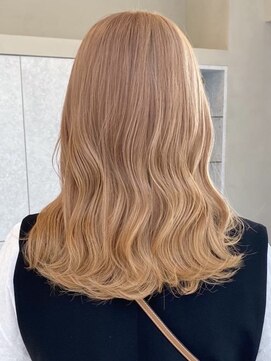 アム(am) グレージュ切りっぱなしボブ前髪ありミニボブミルクティベージュ