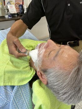 清潔感のある好印象スタイルを実現◎人気のカットとシェービングは、プロによる丁寧なお手入れが特徴です！