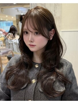 アフロート ディル(AFLOAT D'L) 20代に人気！顔周りの後れ毛がかわいいローレイヤーロング