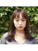 柔らかいセミロングスタイル