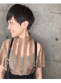 スタイリッシュな首元スッキリ大人モードショートスタイル