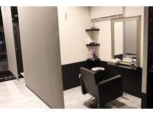 hair salon 華化の雰囲気（半個室なのでリラックスして過ごして頂けます。）