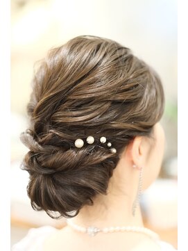 桜ギンザ (Ginza) 洋装ルーズシニヨン。