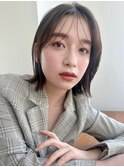 柔らかグレージュ×外はねボブ