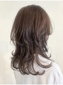 大人可愛い艶髪夏色カラーシルバーベージュくびれウルフレイヤー
