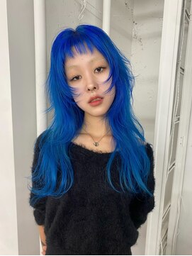 オーン(OOn) ネオンブルーのロングウルフ