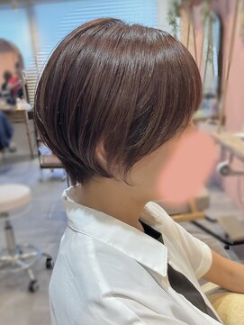 アットティー 金沢八景(at tee...) 丸みショート/白髪ぼかしハイライト